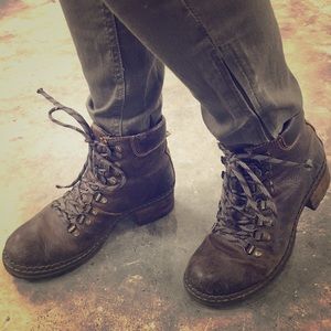 Born lace up leather boots